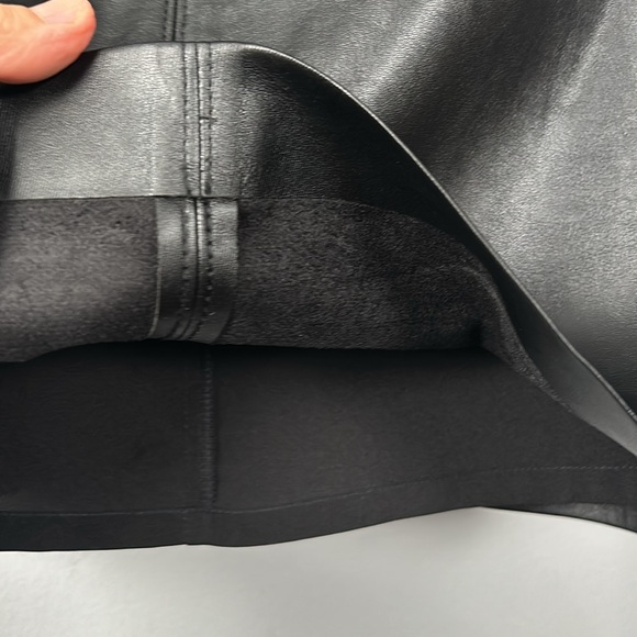 WHBM Faux Leather Black Mini Skirt Stretchy sides size 6 - Picture 8 of 10
